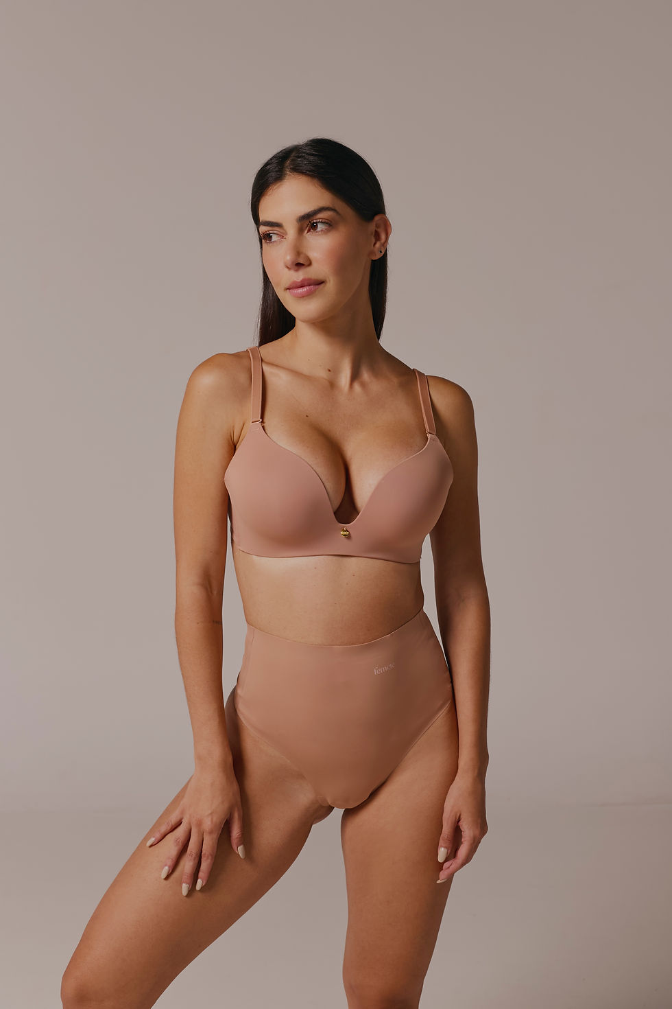 Miniatura: Suavidad y discreción en ropa interior femenina.