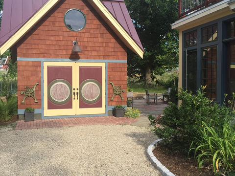 Ipswich Charming Garden