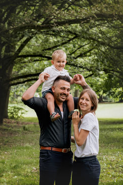 Séance photo extérieur d'une famille