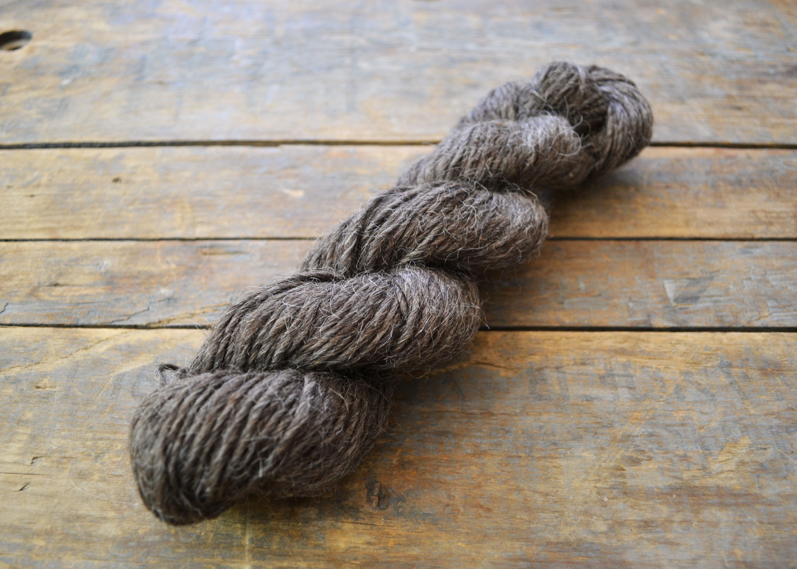 NAVAJO CHURRO YARN / CHARCOAL