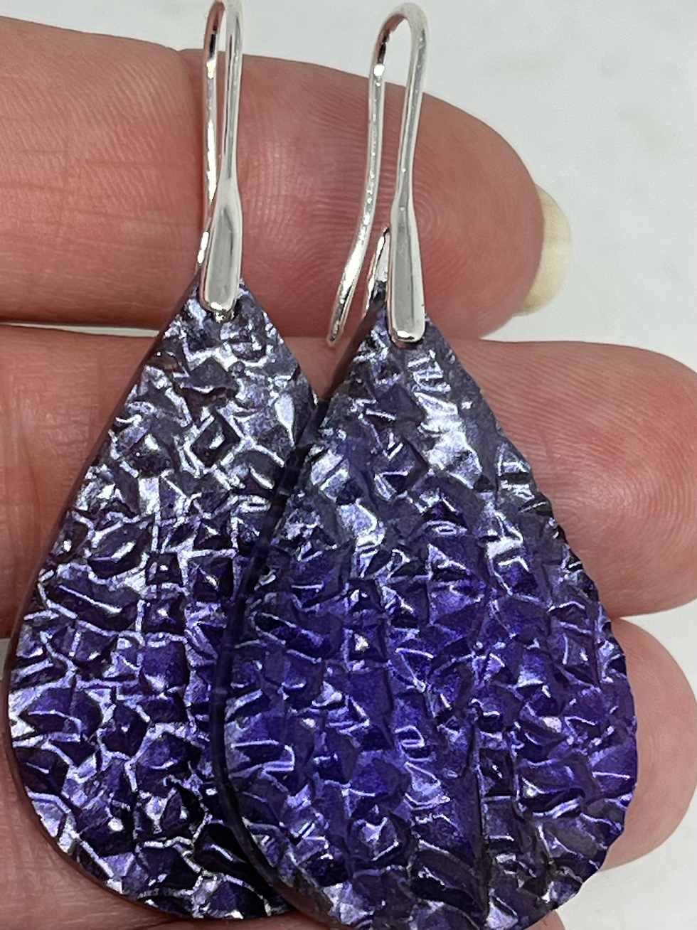 Thumbnail: Paarse waterdruppeloorbellen