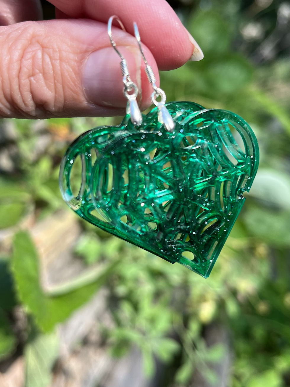 Thumbnail: Webbed hearts 