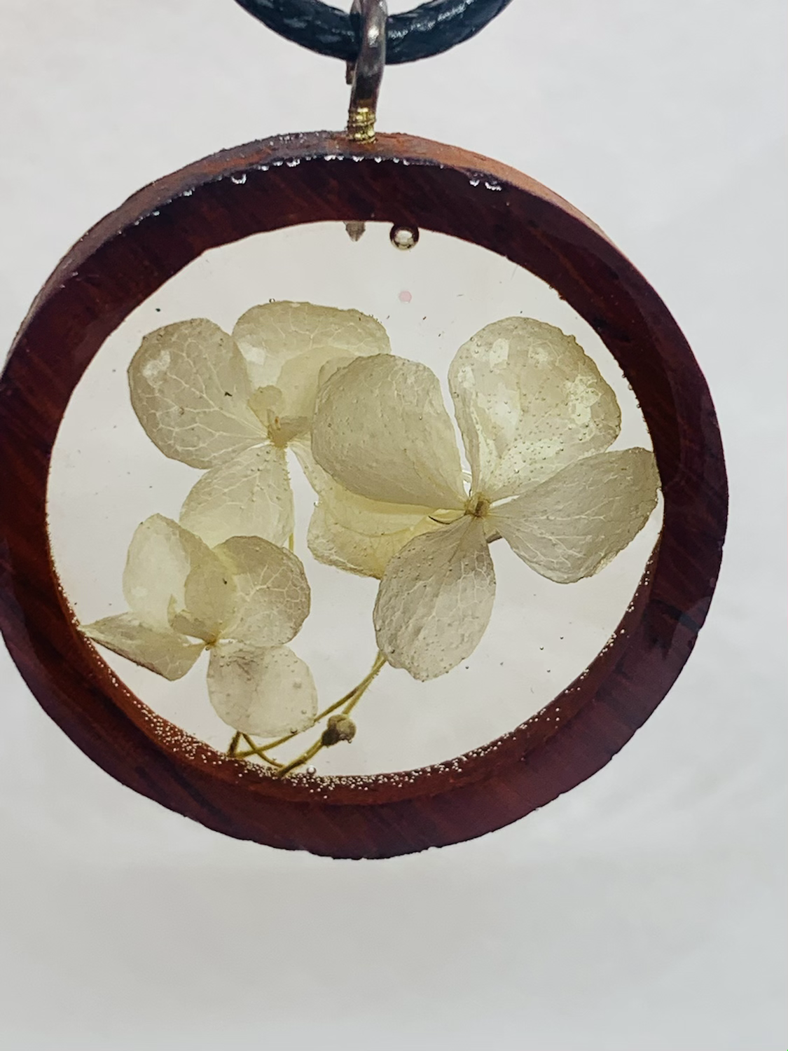 Witcreme hortensiahangertje