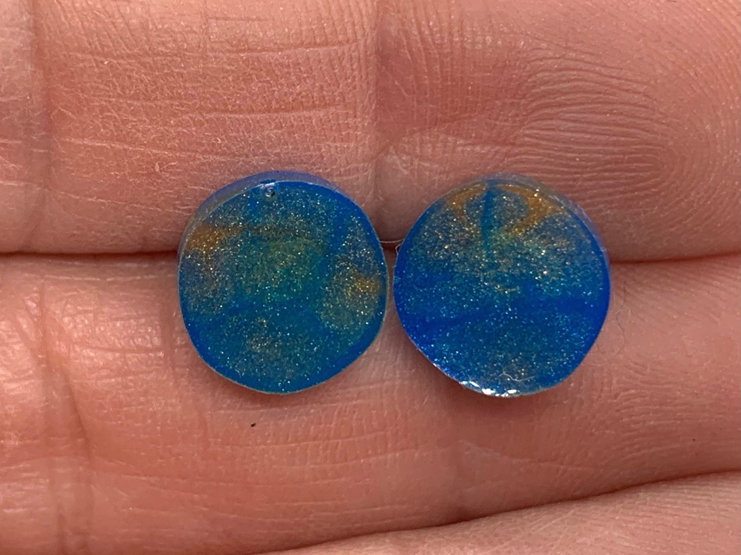 Blauwe knopoorbelletjes 