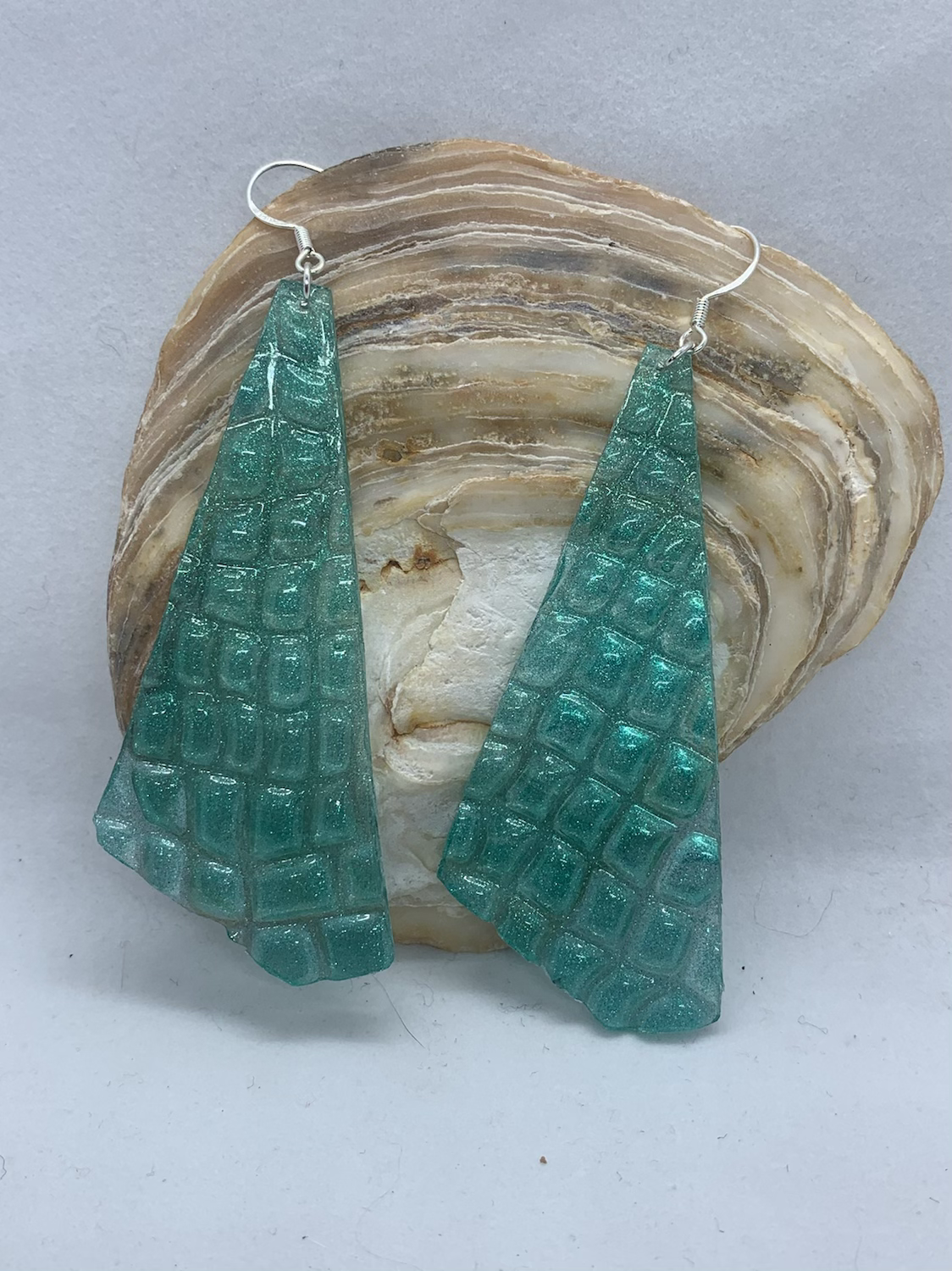 Groenblauwe krokodillenoorbellen