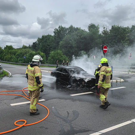 Feuer PKW an A33 Ausfahrt