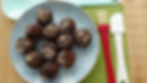 Energy balls with dates, prunes and a pinch of cinnamon