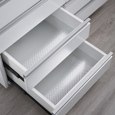 Material: aluminio con adhesivo color plateado / Ancho: 120 cm