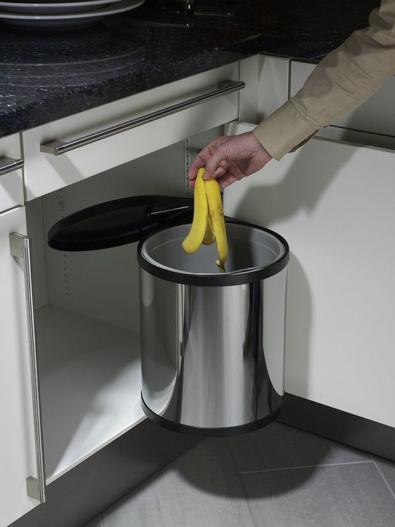 Material: Cuerpo de acero revestido, cubeta interior plástico negro / Capacidad: 14 litros