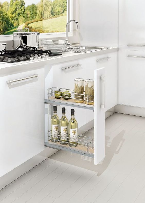 Material: acero cromado / Incluye: 2 rieles extraíble / Medida: 10 CM X 46 CM X 49 CM