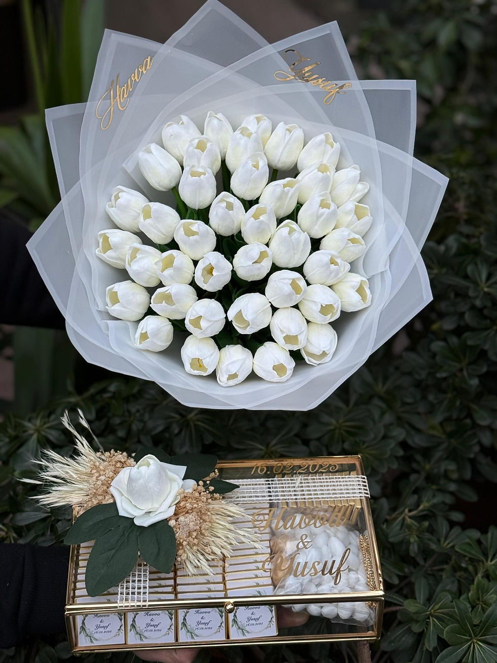 21 Beyaz Lale Buketi ve Cam Kutu 2’li Set