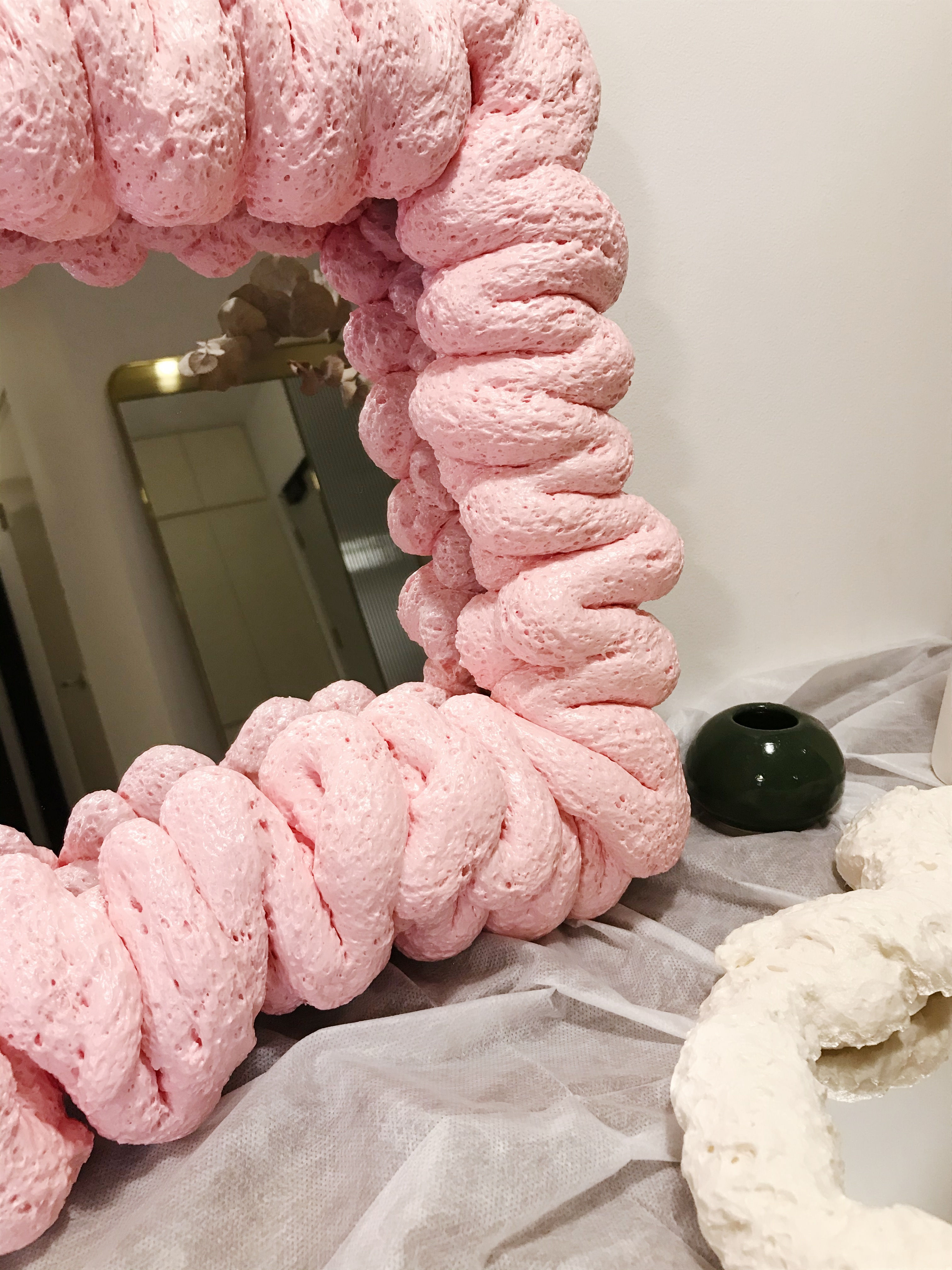 Medium Puffy Mirror 02 — Pink