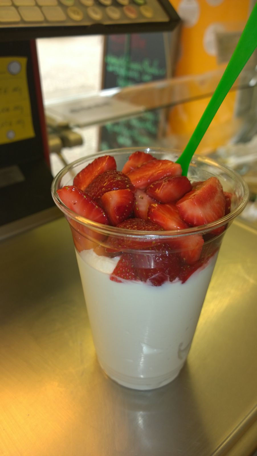 Joghurt mit Erdbeeren