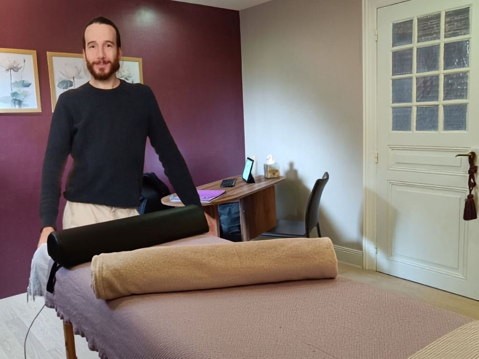 Remi, réflexologue à Sélestat, en séance de réflexologie plantaire - préparation à l'été