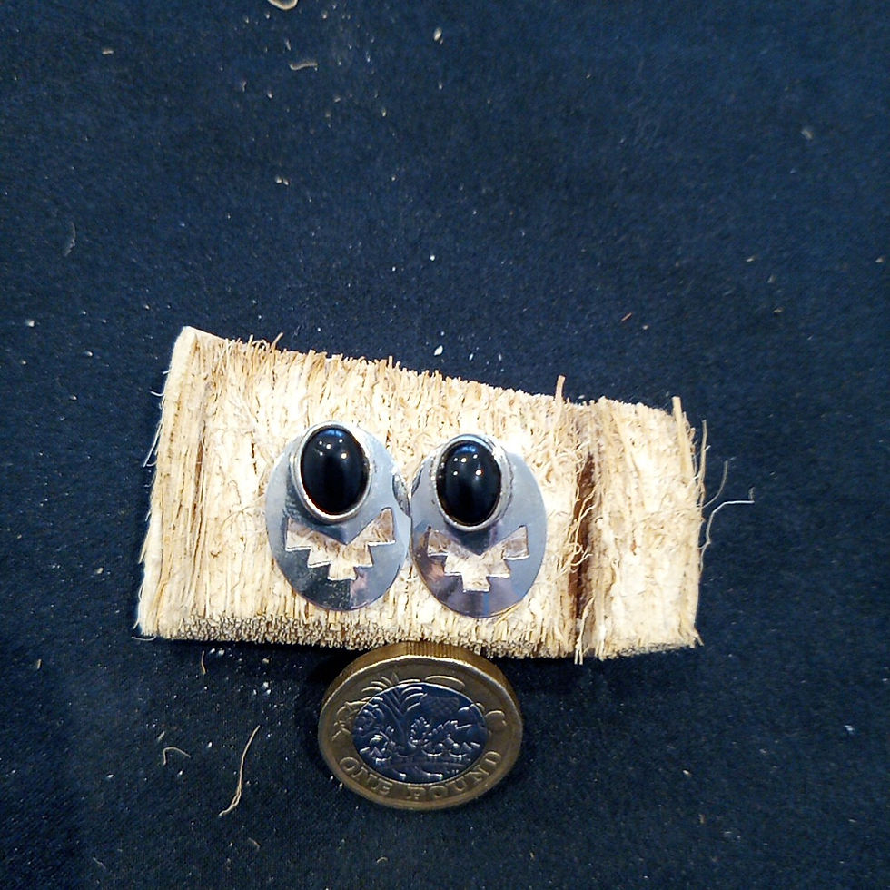 Thumbnail: Contemporary stud earrings: jet & silver