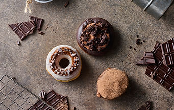 1/17(金) より「amazon cacao chocolate donuts」・オンライン限定ドーナツ「chocolate bake donuts  BOX」・「koe donuts バレンタインクッキー缶」を発売！