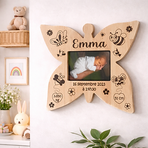 Cadre photo de naissance papillon personnalisé en bois avec prénom gravé