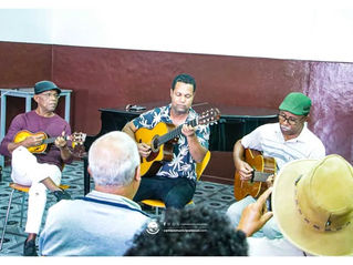 𝗤𝘂𝗶𝗻𝘁𝗮-𝗳𝗲𝗶𝗿𝗮 𝗱𝗲 𝗖𝗮𝘀𝗮 𝗖𝗵𝗲𝗶𝗮 𝗻𝗮 𝗘𝘀𝗰𝗼𝗹𝗮 𝗠𝘂𝗻𝗶𝗰𝗶𝗽𝗮𝗹 𝗱𝗲 𝗔𝗿𝘁𝗲𝘀 𝗧𝘂𝘁𝘂𝘁𝗮 𝗰𝗼𝗺 𝗖𝗼𝗻𝗰𝗲𝗿𝘁𝗼 𝗖𝗼𝗺𝗲𝗻𝘁𝗮𝗱𝗼 𝗱𝗲 𝗣𝗮𝗹𝗶𝗻𝗵 𝗩𝗶𝗲𝗶𝗿𝗮