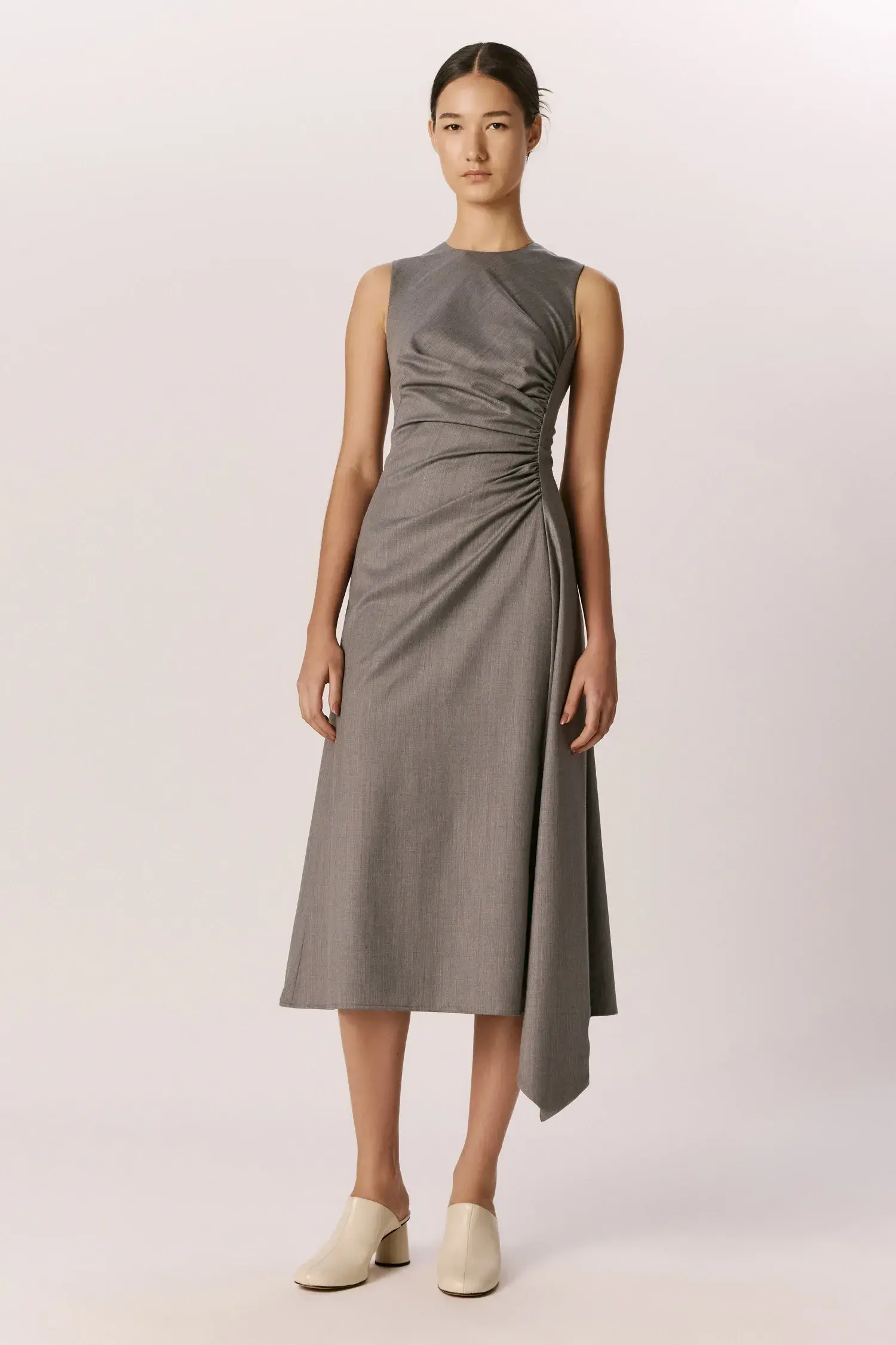 VESTIDO LA FRANZIDO LATERAL