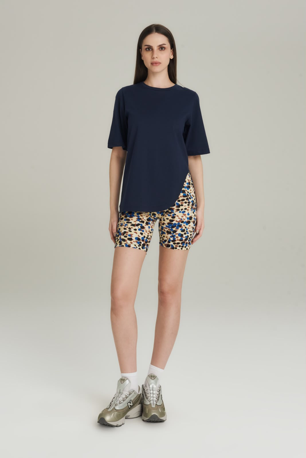T-SHIRT ASSIMETRICA