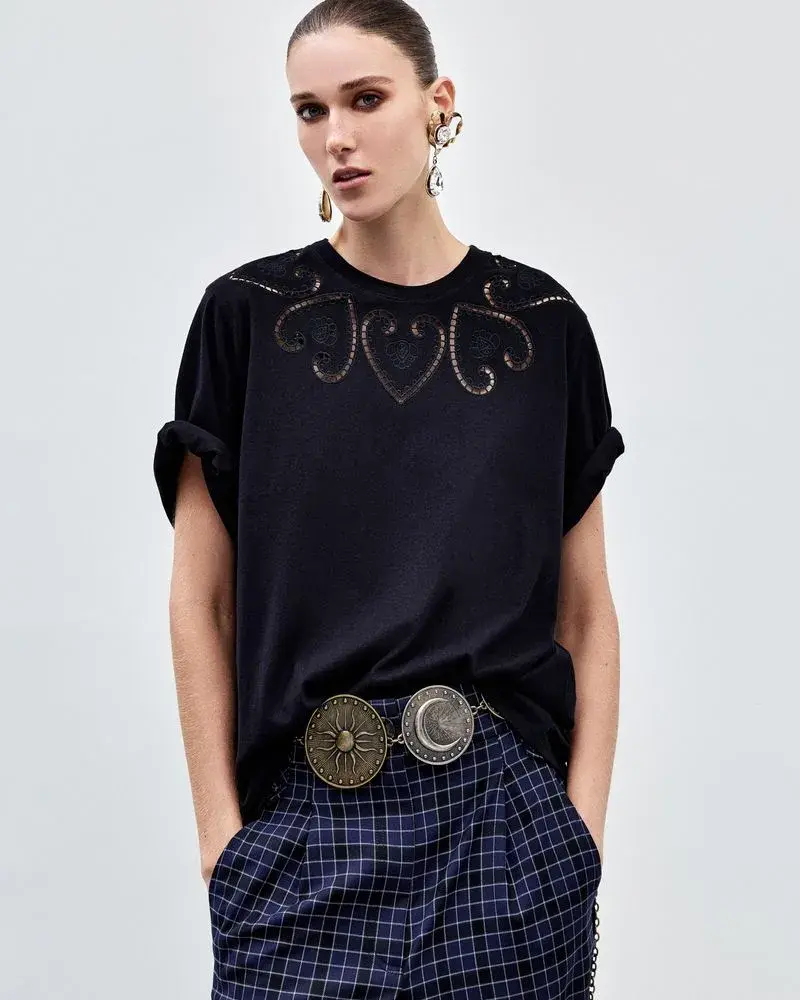 T-SHIRT BORDADO LOVE