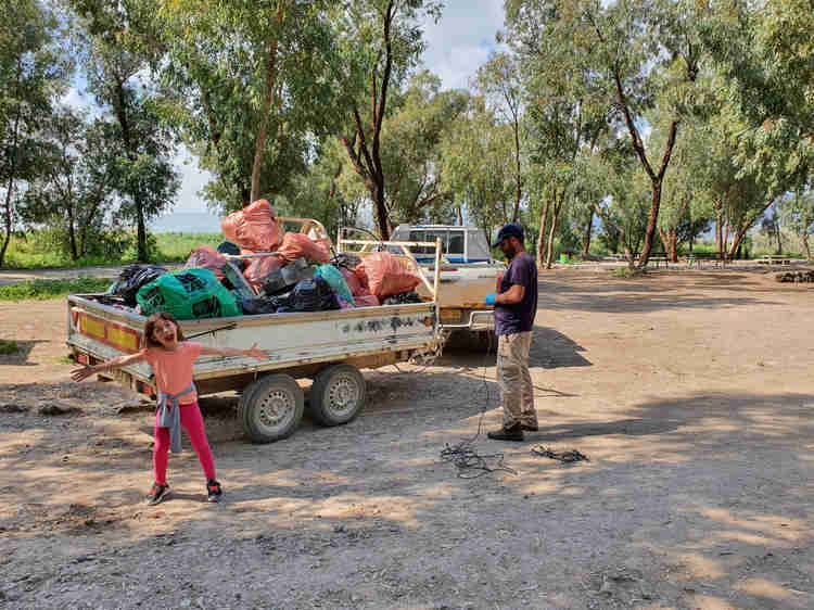 חברי ניר דוד במבצע לנקות את הטבע והסביבה