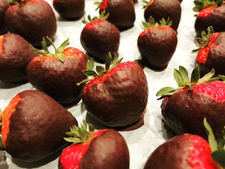 Indulge in Gut-Friendly Decadence: Dark Chocolate Covered Strawberries Recipe