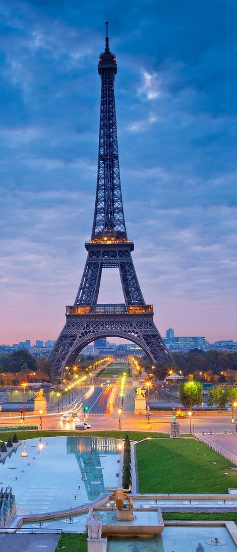 Eiffel Tower representing French culture and language learning