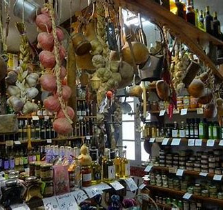 A l'intérieur, on trouve de tout.