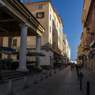 la place du marché à l'île rousse