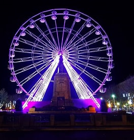 Grande Roue illuminée, installée à Bastia, pour les fêtes de la nativité