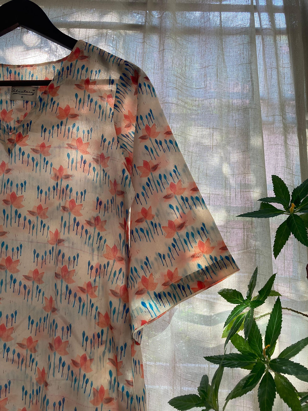Thumbnail: Aava Floral Chinon Kurta with V-neck