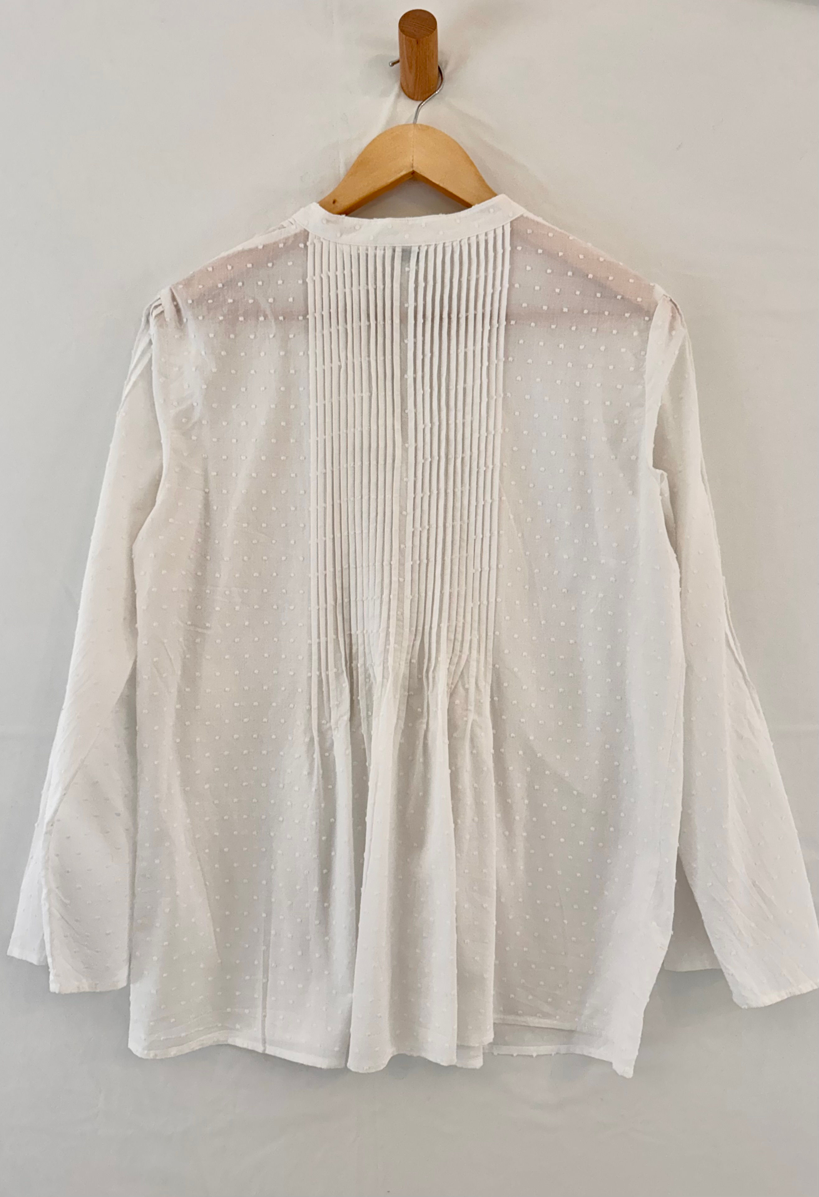 2 FRIENDS White dobby cotton top with pin tucks