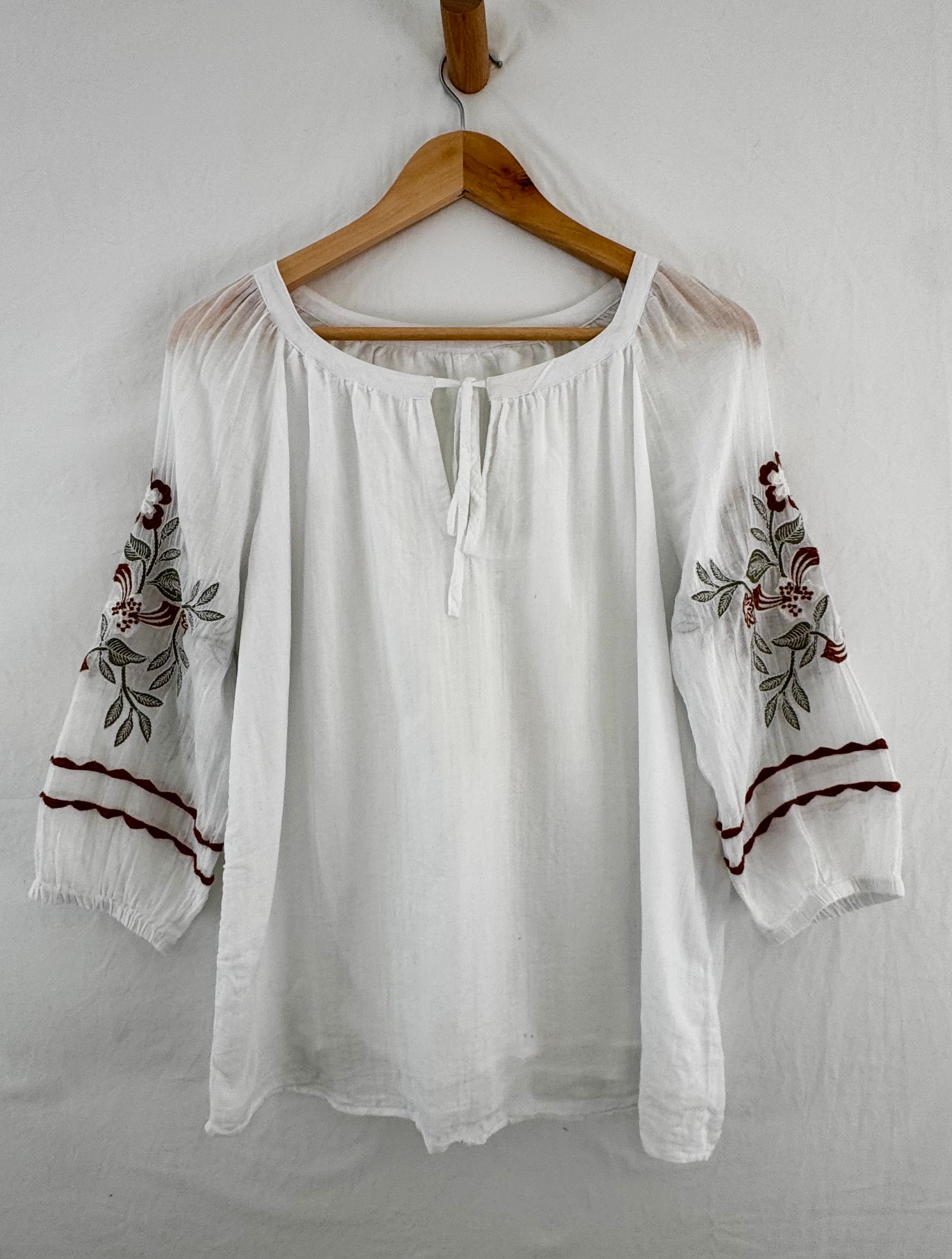 ESPRIT WHITE TOP WITH BROWN EMBROIDERY