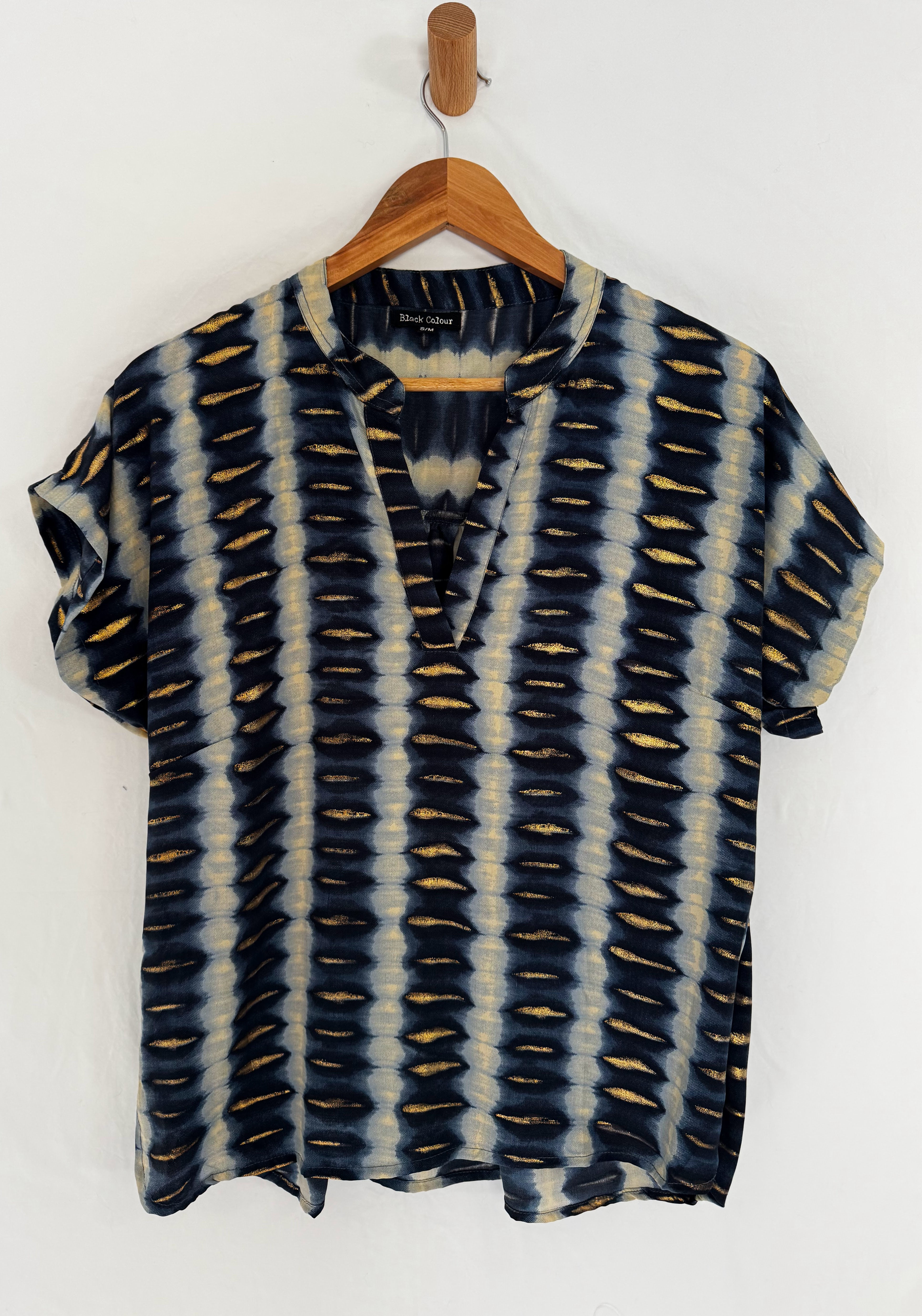 BLACK COLOUR-Navy/Gold print top