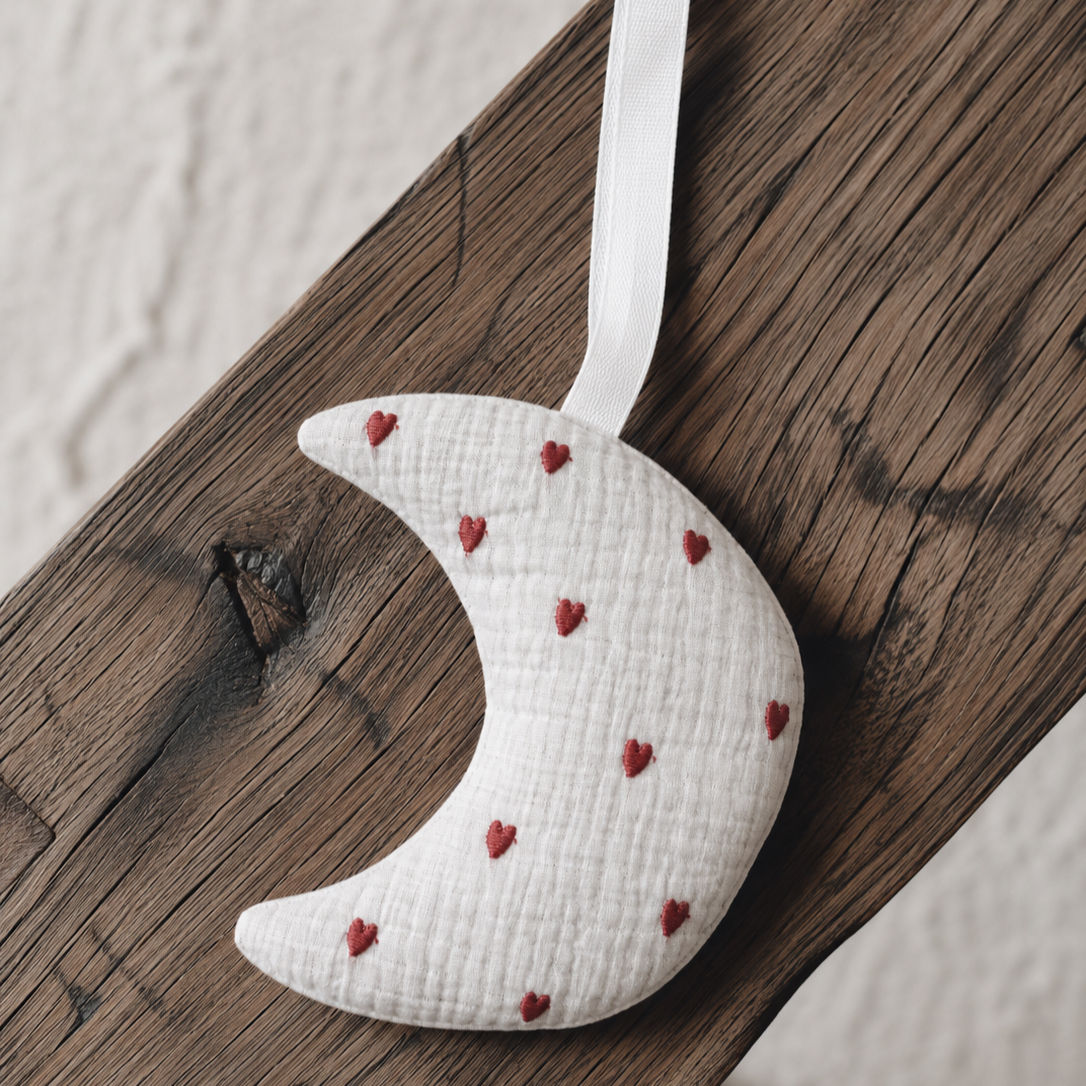 TO THE MOON CUDDLE | sweetheart
