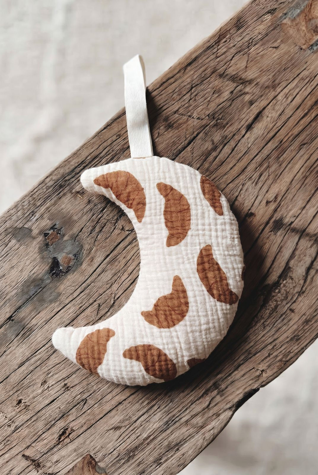 TO THE MOON CUDDLE | croissant