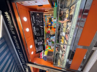 a gelato spot and all of its options 