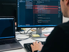 Top 10 de las carreras universitarias que necesitan programación y que desaparecerían en 2028, según la IA