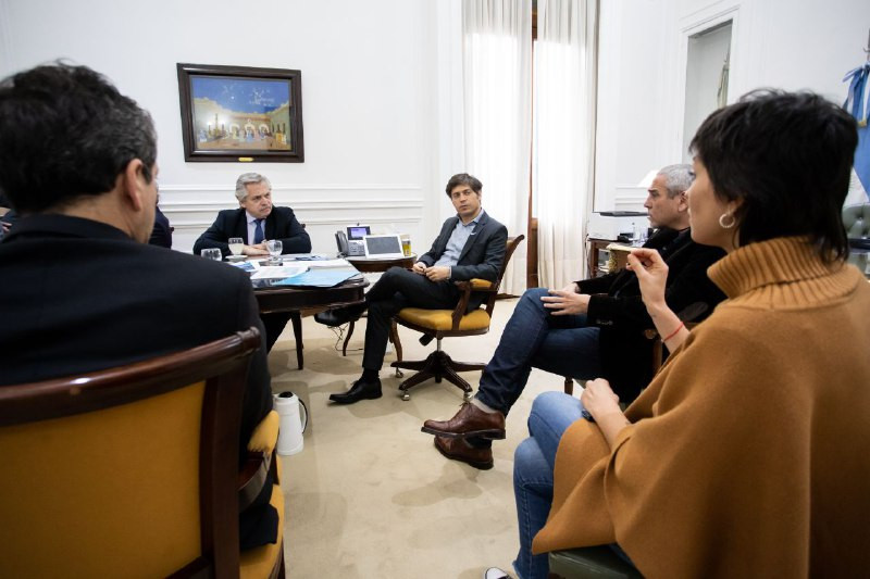 Mendoza, Ferraresi, Kicillof y Fernández gestionan obras de urbanización para Villa Azul