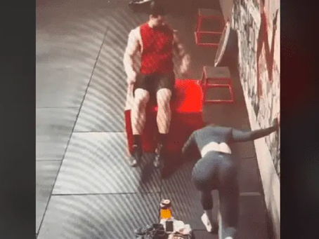 Trató de conquistar a una chica en un gimnasio, pasó vergüenza y todo quedó grabado en las cámaras