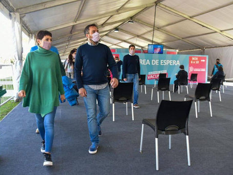 Mayra y Cabandié recorrieron el centro de vacunación del Parque de la Cervecería