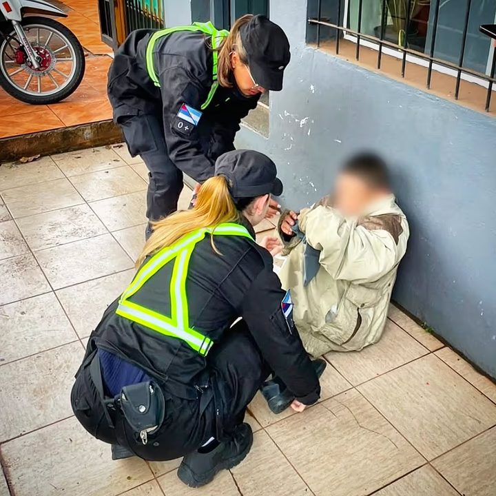 Misiones: policías vieron a un niño en la calle y al acercarse descubrieron que tenía un pedido de paradero