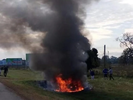 Despiste, choque contra una alcantarilla e incendio en Ruta 2: dos muertos