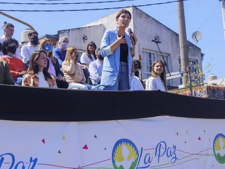 Mayra participó de los festejos por el 70º aniversario del barrio La Paz: "Vamos a salir adelante"