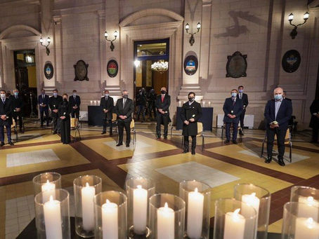 El Presidente encabezó un acto homenaje a fallecidos por coronavirus