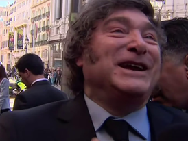 Milei le aseguró a un periodista español que no llegar a fin de mes “es un slogan barato”