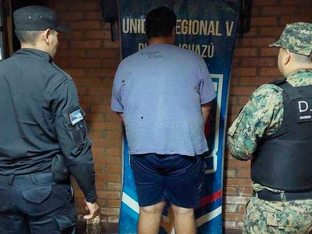 Detuvieron a un hombre que mató a un mono carayá y lo exhibió en sus redes sociales