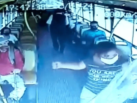 Impactante: una mujer apuñaló dos veces al chofer de un colectivo porque le pidió que usara barbijo