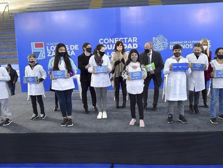 Cristina entregó 10.000 tablets en Lomas de Zamora y pidió discutir "a través de propuestas"